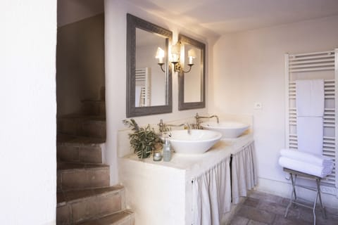 Room (Bastide) | Bathroom | Hair dryer, bathrobes, slippers, towels