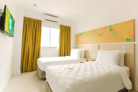 Standard Twin Room | In-room safe, desk, laptop workspace, free WiFi