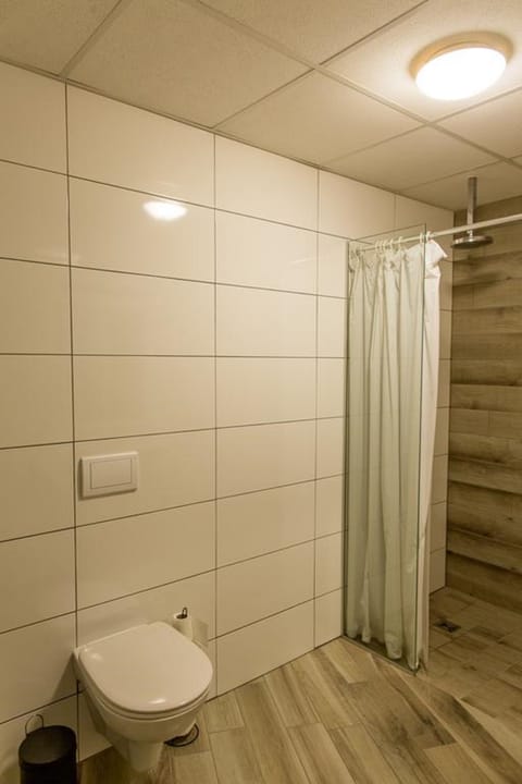 Comfort Studio | Bathroom | Shower, towels