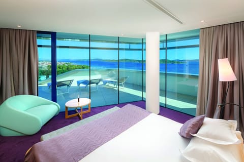 Executive Suite, 3 Bedrooms, Hot Tub, Sea View | Minibar, in-room safe, desk, soundproofing