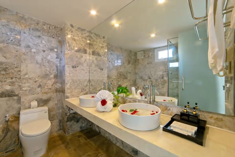 Deluxe King Room | Bathroom | Designer toiletries, hair dryer, bathrobes, slippers