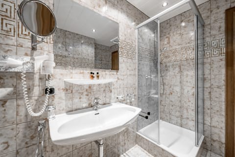 Double Room | Bathroom sink