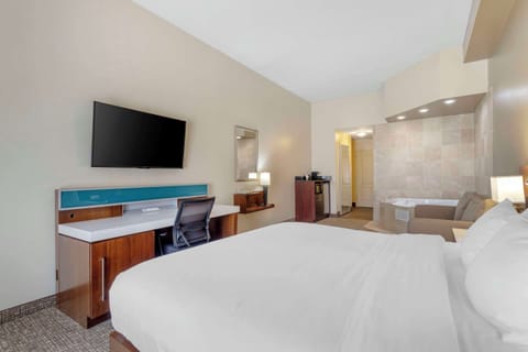 Suite, 1 King Bed, Non Smoking, Hot Tub | Down comforters, desk, laptop workspace, blackout drapes