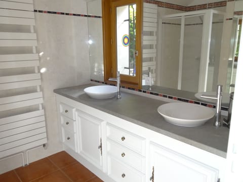 Family Suite, Private Bathroom, Garden View (Chambre Soleil) | Bathroom | Designer toiletries, hair dryer, towels, soap