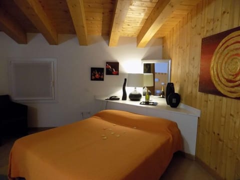 Comfort Room | Desk, free WiFi, bed sheets, wheelchair access