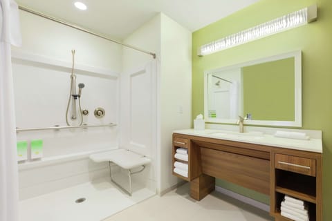 Suite, 1 King Bed, Accessible, Non Smoking (w/ roll-in shower) | Bathroom shower