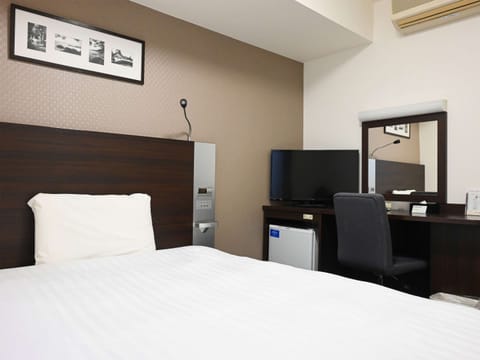 Standard Room, 1 Double Bed, Non Smoking | Desk, laptop workspace, blackout drapes, soundproofing