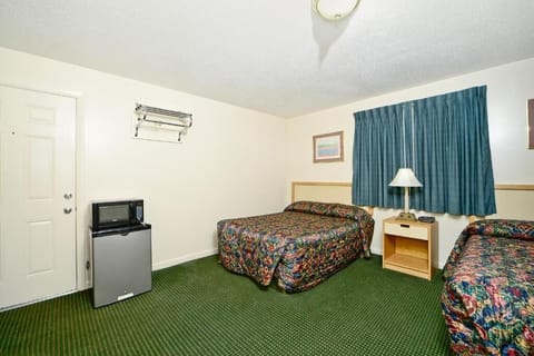 Desk, iron/ironing board, rollaway beds, free WiFi