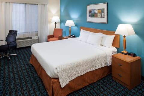 Room, 1 King Bed | Hypo-allergenic bedding, desk, laptop workspace, blackout drapes