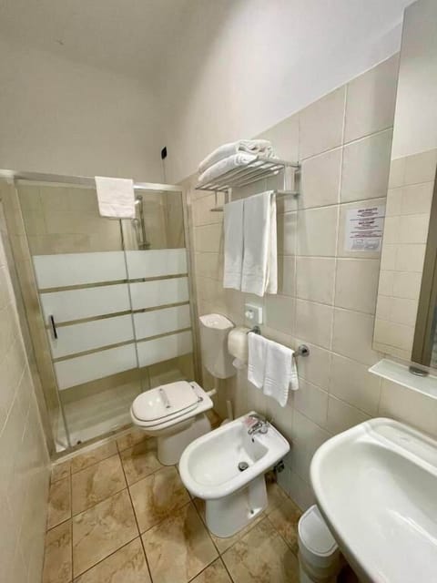 Superior Double Room | Bathroom | Combined shower/tub, rainfall showerhead, hair dryer, towels