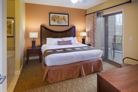 Deluxe Room, Non Smoking | In-room safe, desk, blackout drapes, iron/ironing board
