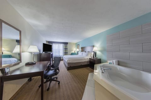 Suite, 1 King Bed | Premium bedding, down comforters, pillowtop beds, desk