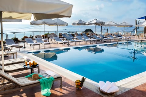 Outdoor pool, pool umbrellas, sun loungers