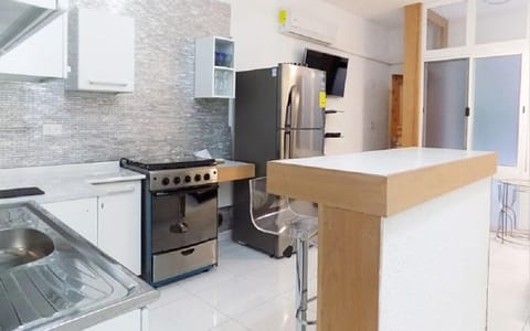 Deluxe Apartment, City View | Private kitchen | Fridge, microwave, oven, stovetop