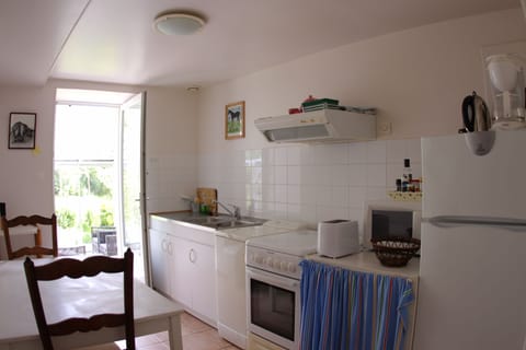 Traditional Cottage (Jardin) | Private kitchen | Electric kettle