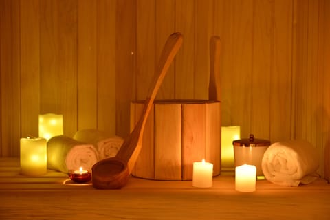 Couples treatment rooms, sauna, spa tub, steam room, body treatments