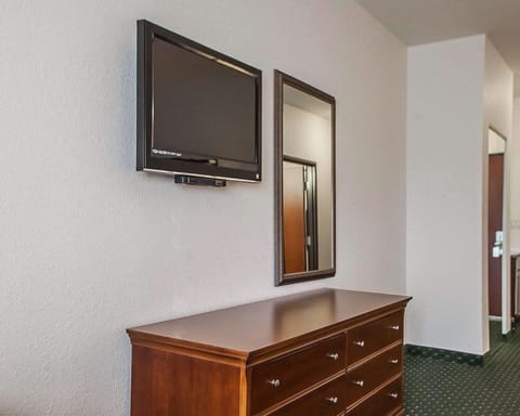 Desk, blackout drapes, iron/ironing board, free WiFi