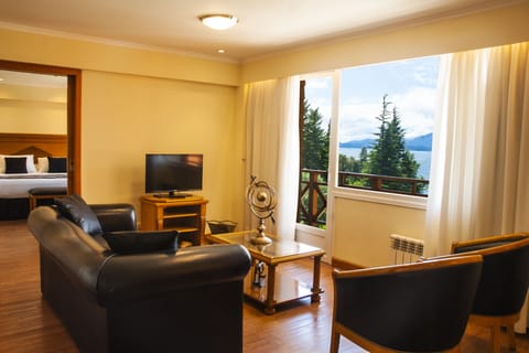 Suite, Lake View (Master) | Premium bedding, minibar, in-room safe, individually decorated