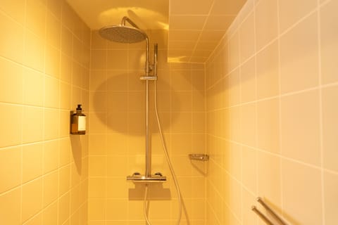 Shower, rainfall showerhead, towels