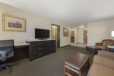 Executive Suite, 1 King Bed, Non Smoking, Refrigerator & Microwave | In-room safe, desk, iron/ironing board, cribs/infant beds