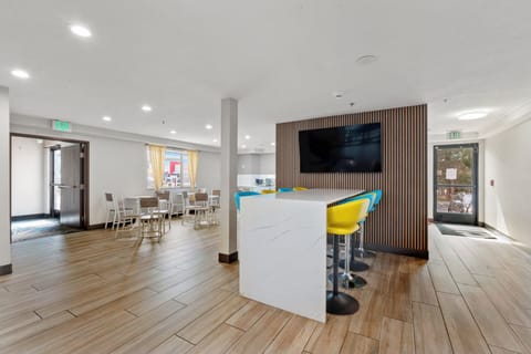 Free daily on-the-go breakfast