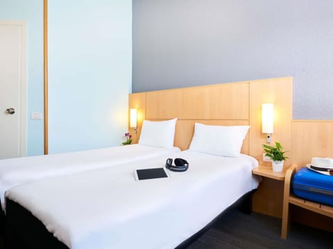 Standard Room, 2 Twin Beds | In-room safe, desk, soundproofing, iron/ironing board