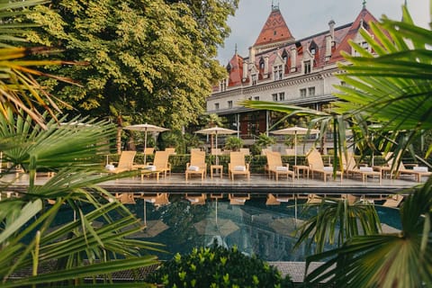 Outdoor pool, sun loungers