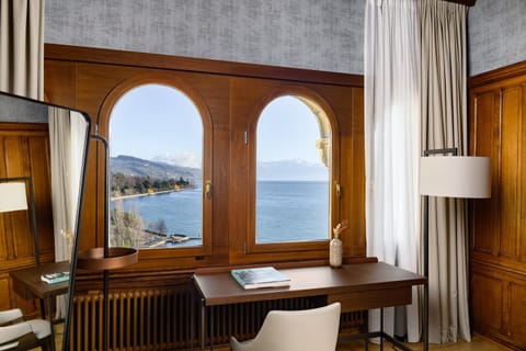 Suite, 1 Queen Bed, Lake View | Hypo-allergenic bedding, minibar, in-room safe, desk