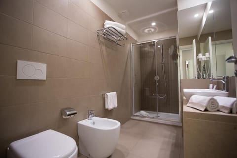 Shower, free toiletries, hair dryer, bidet