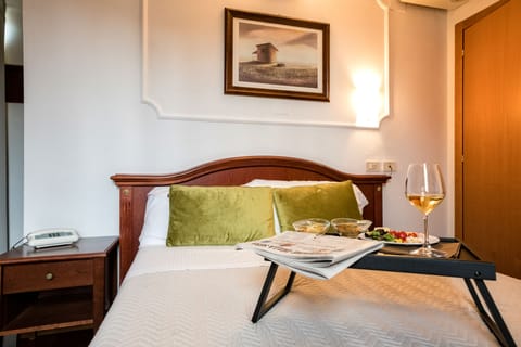 Minibar, in-room safe, desk, iron/ironing board