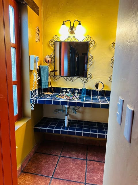 3- Carnaval | Bathroom | Hair dryer, towels, soap, shampoo