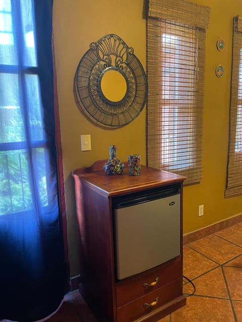 5-Infante | Minibar, in-room safe, individually decorated, individually furnished