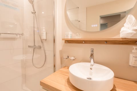 Classic Room (Village View) | Bathroom | Shower, rainfall showerhead, free toiletries, hair dryer