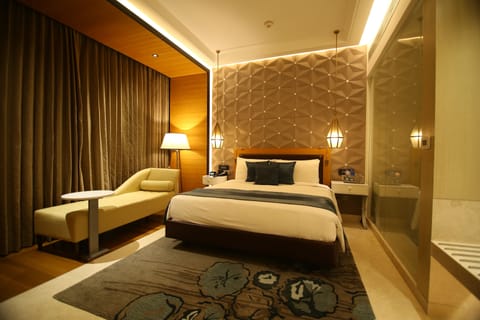 Junior Suite | Premium bedding, minibar, in-room safe, desk