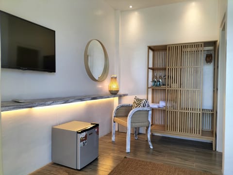 Standard Room, Sea View | Desk, iron/ironing board, bed sheets