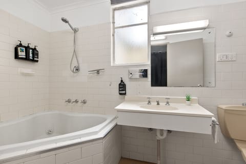 Family Room | Bathroom | Rainfall showerhead, free toiletries, hair dryer, towels