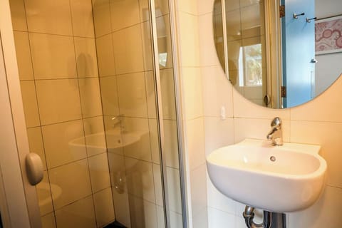 Deluxe Double Room, 1 Queen Bed, Balcony | Bathroom | Shower, towels