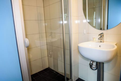 Double Room- Private Bathroom | Bathroom | Shower, towels