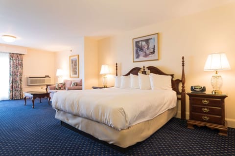 King Suite Style - Mizzentop 3rd Floor | In-room safe, individually decorated, individually furnished, desk