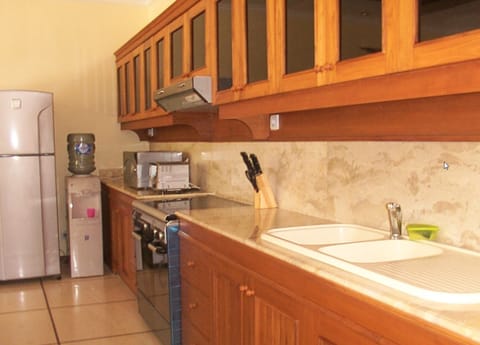 4 Bedroom Villa & Pool | Private kitchenette | Fridge, microwave, coffee/tea maker, toaster