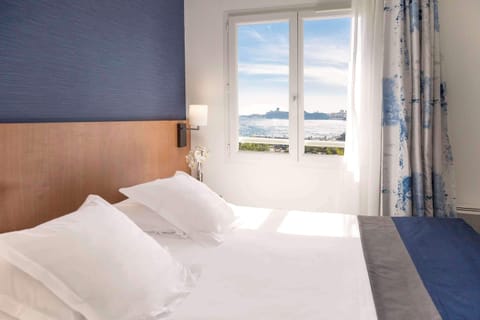 Suite, 1 Queen Bed, Terrace, Sea View | Premium bedding, in-room safe, desk, blackout drapes