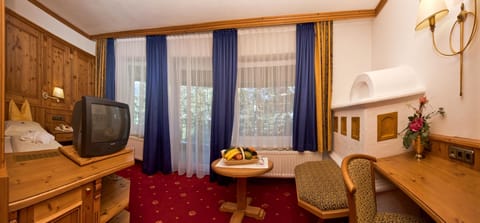 Deluxe Single Room | Hypo-allergenic bedding, in-room safe, desk, soundproofing