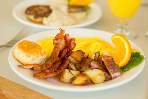Daily cooked-to-order breakfast (USD 10 per person)