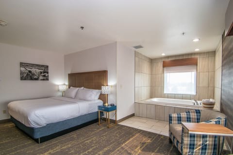 Suite, 1 Bedroom, Jetted Tub (Living Area) | Premium bedding, desk, laptop workspace, blackout drapes