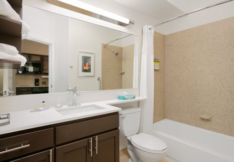 Studio Suite, 1 Queen Bed | Bathroom | Combined shower/tub, free toiletries, hair dryer, towels