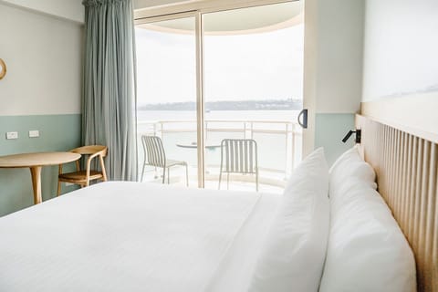 Deluxe Room, Harbor View | Premium bedding, in-room safe, desk, blackout drapes