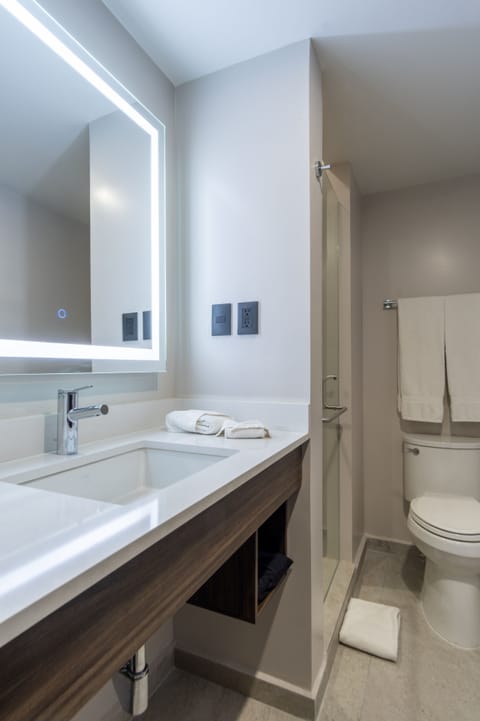 Standard Room, 2 Double Beds (Central Building) | Bathroom | Shower, rainfall showerhead, hair dryer, towels