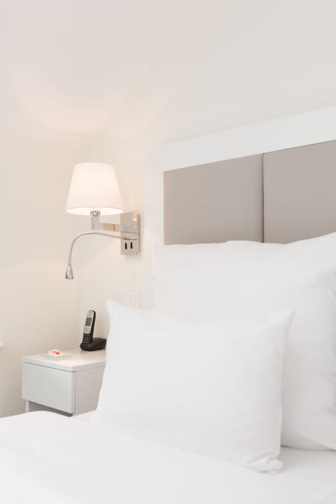 Business Suite | Premium bedding, in-room safe, individually decorated, desk