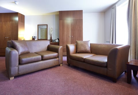 Executive Suite | Living area | 26-inch TV with digital channels