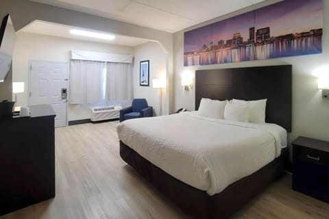 Premium bedding, pillowtop beds, desk, iron/ironing board